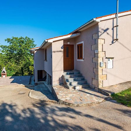 2 Bedroom Amazing Home In Rakotule Экстерьер фото