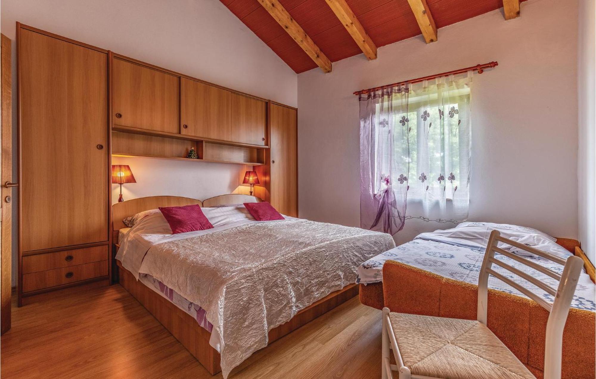2 Bedroom Amazing Home In Rakotule Экстерьер фото