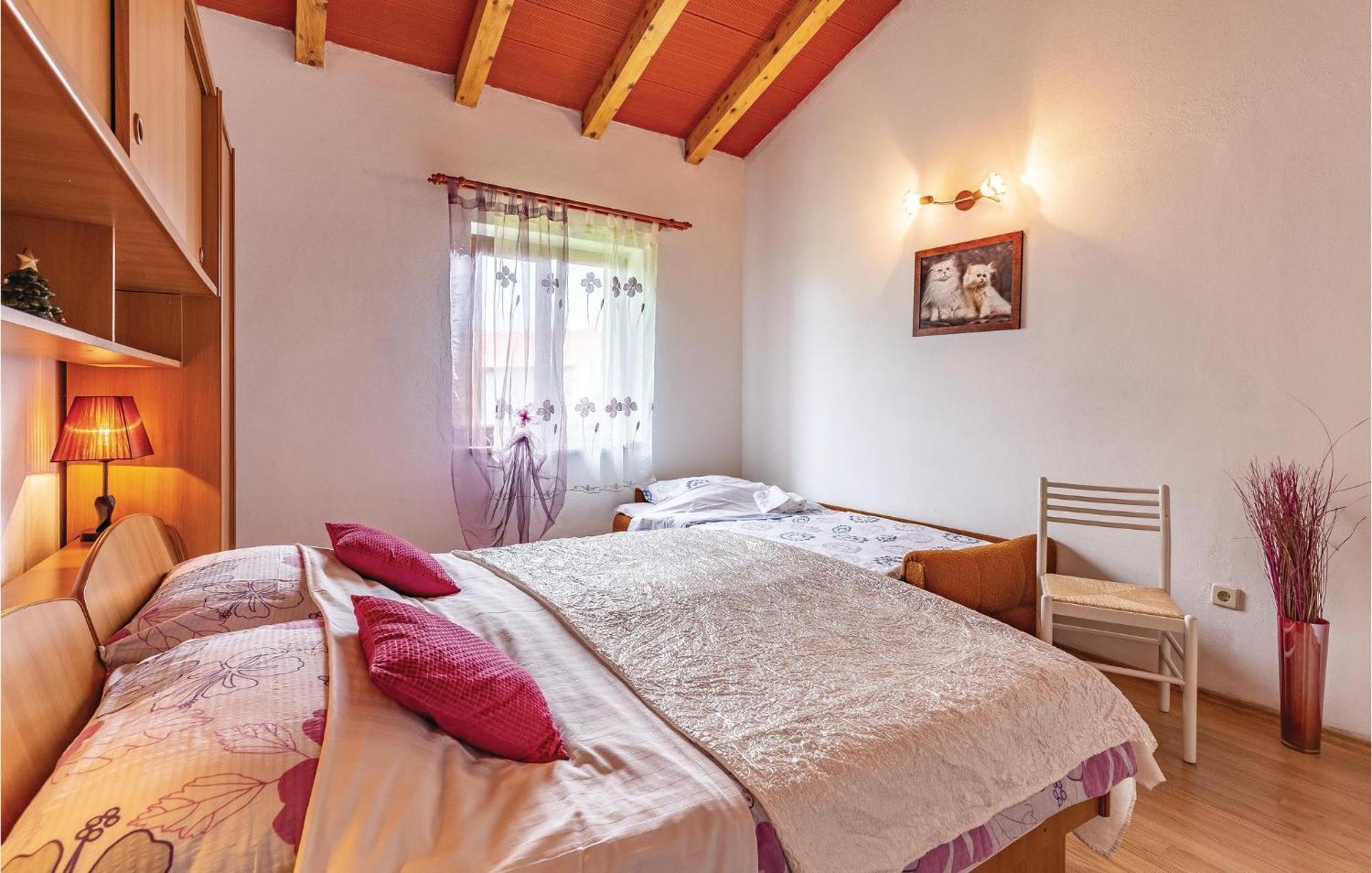 2 Bedroom Amazing Home In Rakotule Экстерьер фото