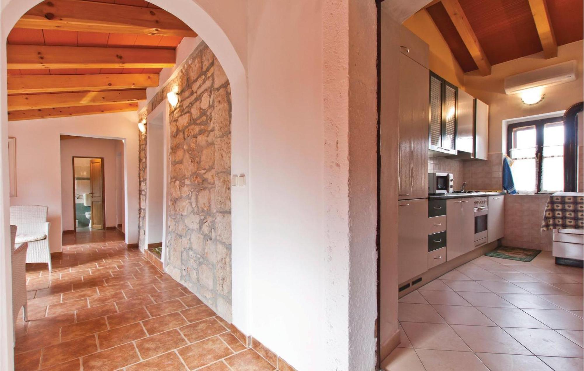 2 Bedroom Amazing Home In Rakotule Экстерьер фото